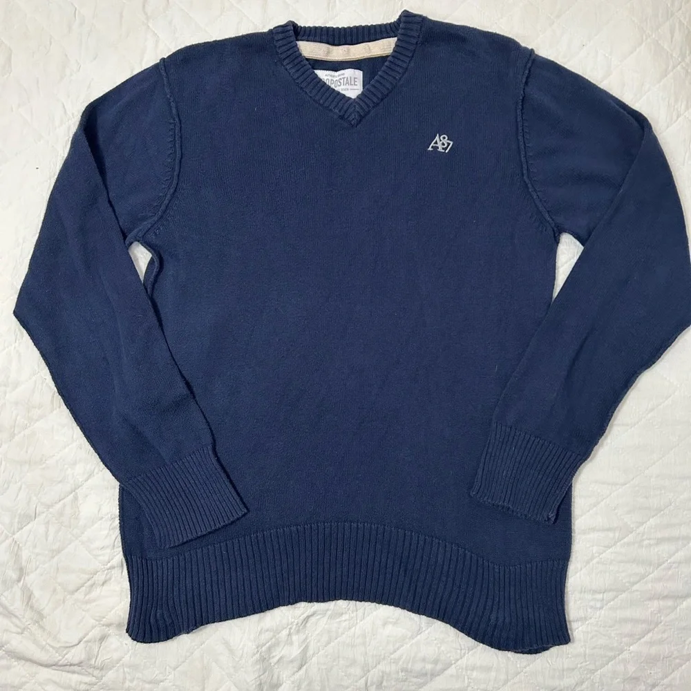 Aeropostale Men's Deep Blue V-Neck Sweater